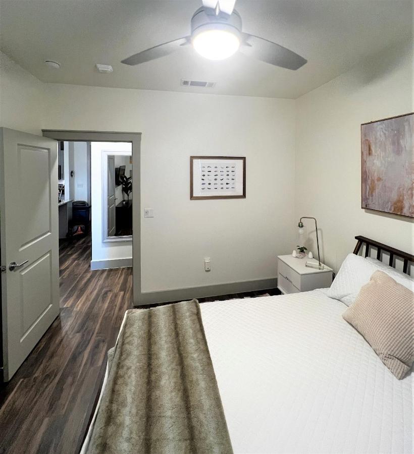 1 Bedroom W Balcony View Resort Pool Free Parking アディスン エクステリア 写真