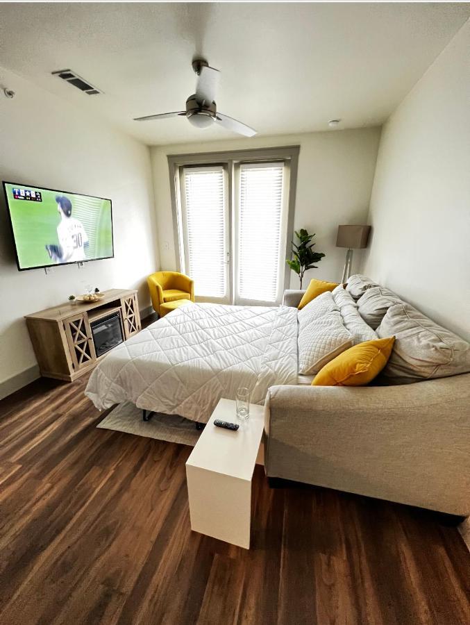 1 Bedroom W Balcony View Resort Pool Free Parking アディスン エクステリア 写真